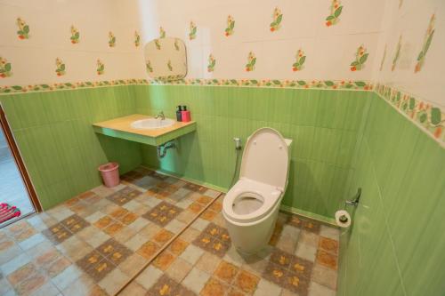 Bilik mandi di Ban Suan Bang Toei Homestay