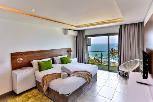 Ένα ή περισσότερα κρεβάτια σε δωμάτιο στο Villa Royale 1011 Sheffield Beach