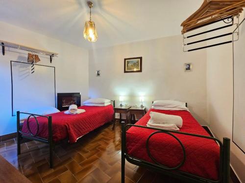 a room with two beds and a table in it at Ellera Suite con Parcheggio Privato - Albisola Superiore in Stella