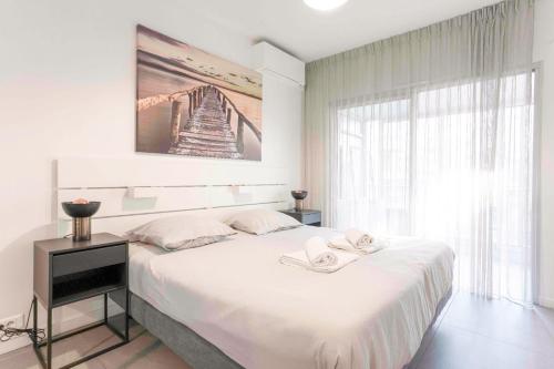 BEAUTIFUL 1 - BR APARTMENT - Next To Rue Antibes
