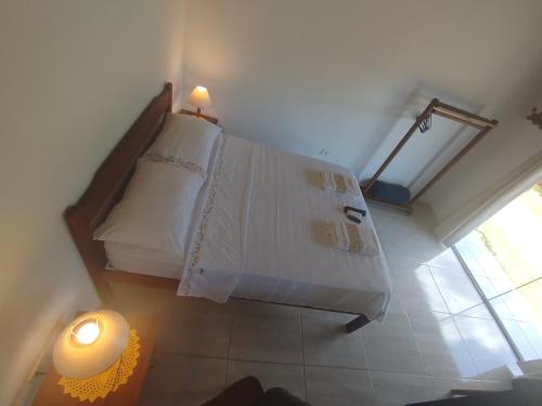 a bed in a room with a light on the floor at Chalés Vale dos Pássaros Refúgio nas montanhas in Paraty