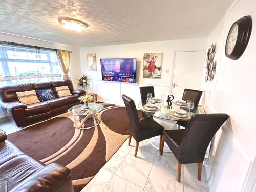 a living room with a table and a couch at Colchester City Luxury With Free Parking and 5 G WIFI in Colchester