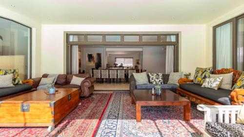 Khu vực ghế ngồi tại Atlantic Waves Guest House