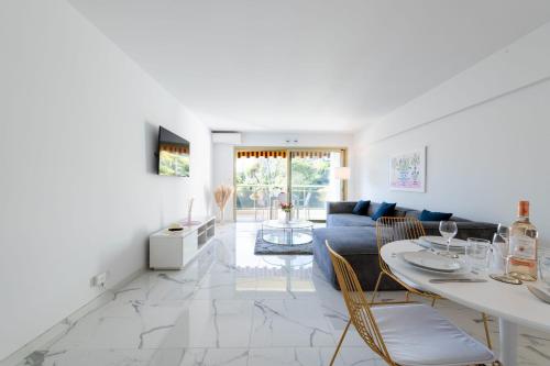 Spacious 2-Br Apartment in a Residence with Pool