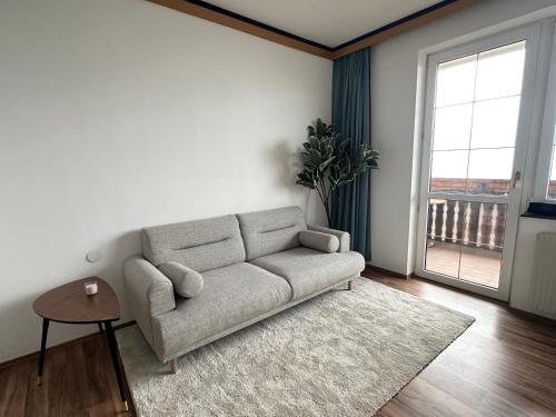 a living room with a couch and a table at Hochkogelhaus - flying oasis, Hohe Wand in Maiersdorf