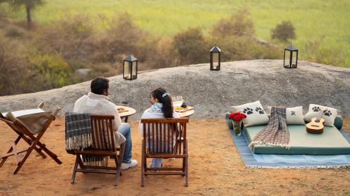 a man and a woman sitting at a table at Neem Sarai Sariska in Tehla