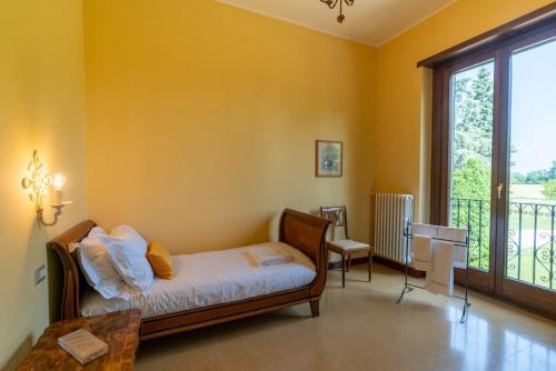 Postel nebo postele na pokoji v ubytování Villa Ma don ni na, 50 minutes from Milan