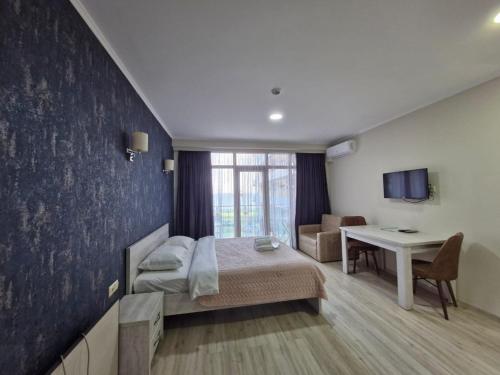 Postel nebo postele na pokoji v ubytování Liana Sea & Sky Suites