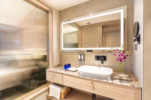 a bathroom with a sink and a mirror at Fortune Park Sishmo, Bhubaneswar - Member ITC Hotels' Group in Bhubaneshwar