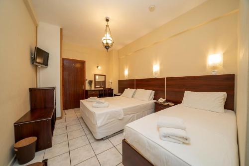 Postel nebo postele na pokoji v ubytování Lorenzo Hotel