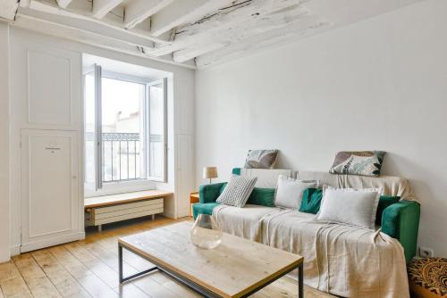 Superb T2 haussmanien avec balcon à 10min des Galeries Lafayette