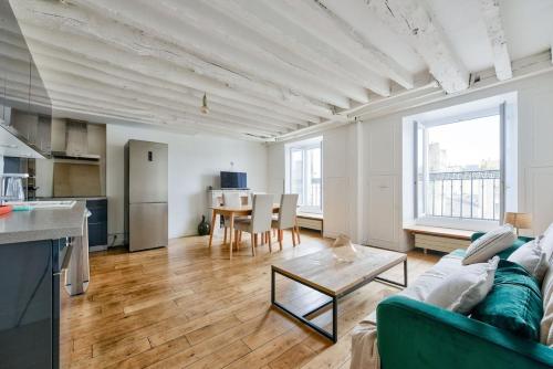 Photo de la galerie de l'établissement Superb T2 haussmanien avec balcon à 10min des Galeries Lafayette, à Paris