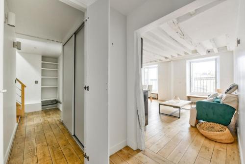 Photo de la galerie de l'établissement Superb T2 haussmanien avec balcon à 10min des Galeries Lafayette, à Paris