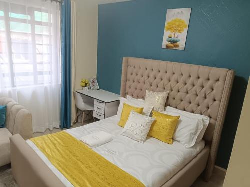 Postel nebo postele na pokoji v ubytování Cavendish Square Apartments Syokimau