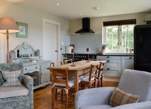 Dapur atau dapur kecil di Brachkashie Cottage, Loch Knockie