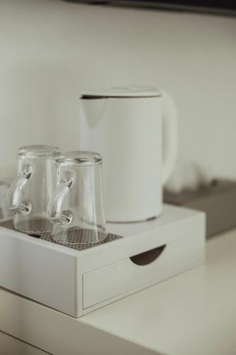 Set per la preparazione di tè e caffè presso SK Active hotel - ex Garni Hotello