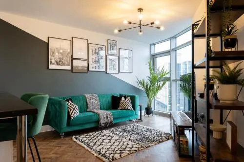 Trendy city centre apartment with free parking photo 1