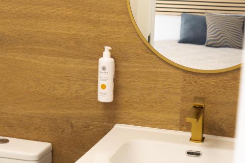 Ένα μπάνιο στο Apartamentos Yakka