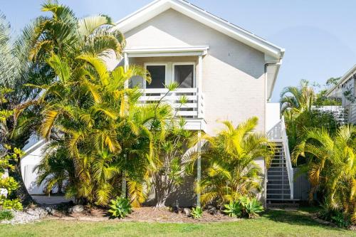 Κήπος έξω από το Palm Shores Apartment