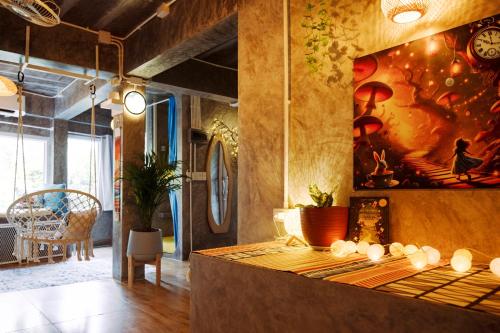 Гостиная зона в Wonderland Jungle Hostel