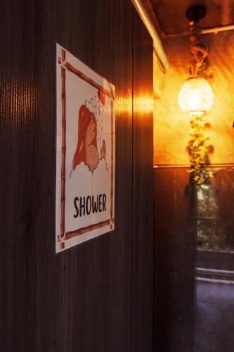 Сертификат, награда, вывеска или другой документ, выставленный в Wonderland Jungle Hostel