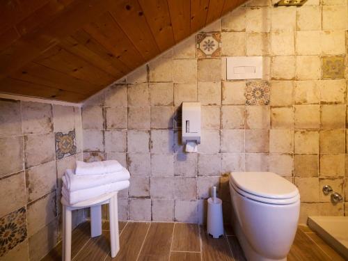 Un baño de Hotel Bamby