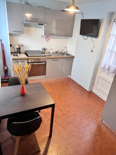 a kitchen with a wooden table and a table sidx sidx sidx at Bugle in Saumur
