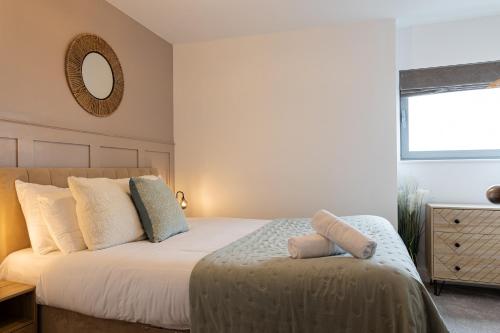 Trendy city centre apartment with free parking photo 7