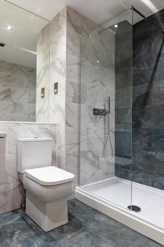 Trendy city centre apartment with free parking photo 8
