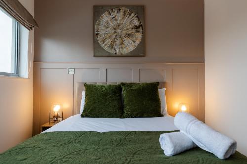 Trendy city centre apartment with free parking photo 15