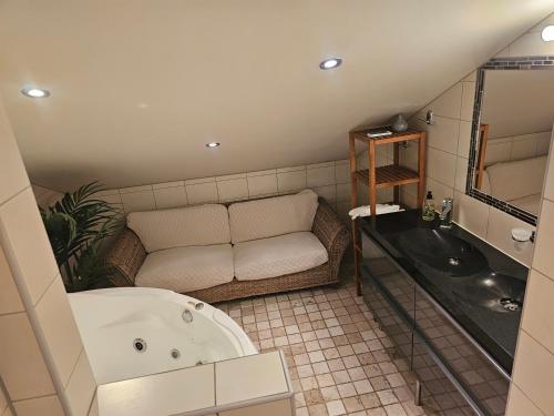 Bilik mandi di Full Privacy Townhome in Oslo with WIFI