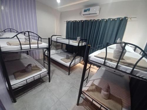 Postel nebo postele na pokoji v ubytování 2020 Travelers Inn