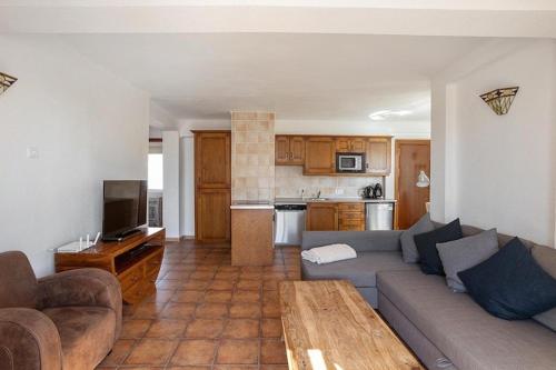 1 bedroom Penthouse with Pool access, Nerja centre