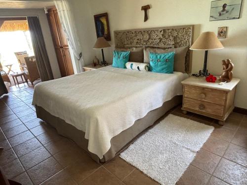 Villa Helios à Belle Mareにあるベッド