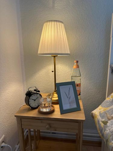 Ein Bett oder Betten in einem Zimmer der Unterkunft Messe Apartment, In City Center and Near Messe, High Speed Internet