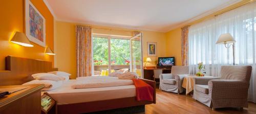 a hotel room with a bed and a window at NaturMed Hotel am Park in Badenweiler