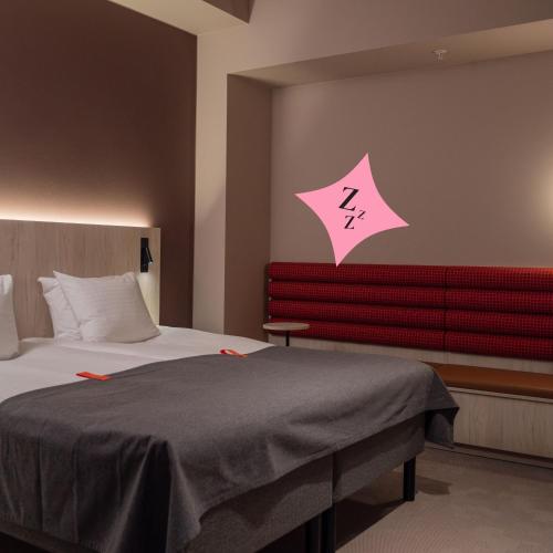 a bedroom with a bed with two arrows on the wall at Citybox Stockholm in Stockholm