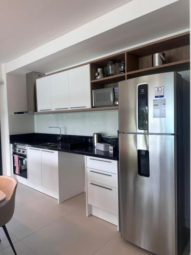 Η κουζίνα ή μικρή κουζίνα στο Solanas Crystal View 2 dormitorios 6 personas Espectacular!