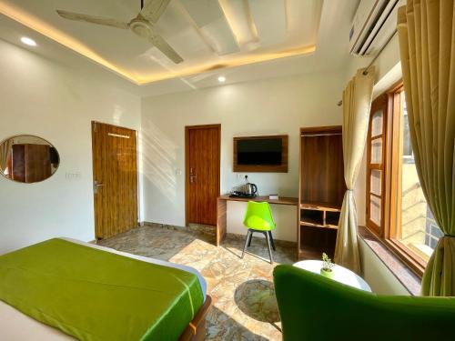 Televisyen dan/atau pusat hiburan di Wanna Stay Rishikesh