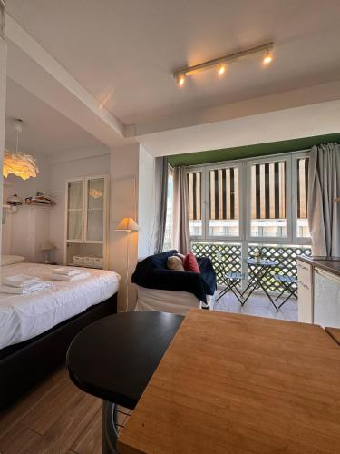 Mediterraneo Studio Front Beach - EaW Homes