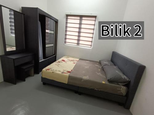 a bedroom with a bed and a mirror at Senja Kelabu Homestay in Kampong Bukit Tok Beng