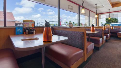 Posezení v ubytování Best Western Fort Myers Waterfront