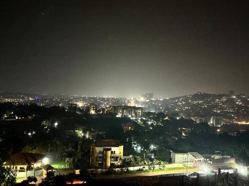 Γενική άποψη της πόλης Καμπάλα ή θέα της πόλης από  αυτό το διαμέρισμα