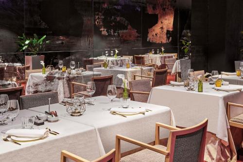Restaurant ou autre lieu de restauration dans l'établissement NH Collection Madrid Eurobuilding