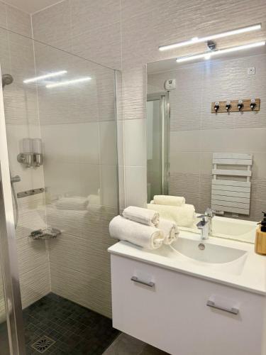 Photo de la galerie de l'établissement Le Golden - Terrasse & Moderne - Proche Strasbourg - Commerces à Proximité, à Schiltigheim