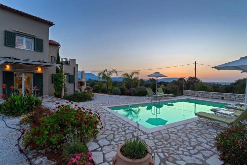 Πισίνα στο ή κοντά στο Villa Helios