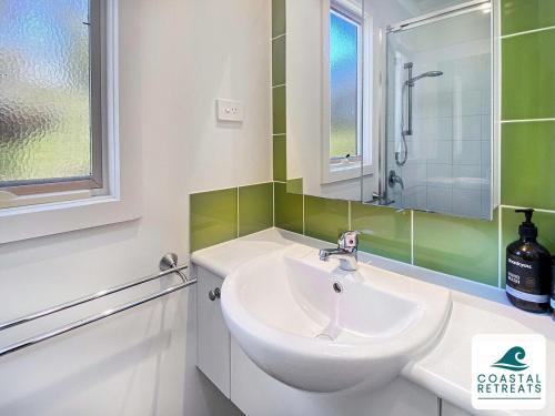 Bilik mandi di Island Haven Villa, Resort Phillip Island