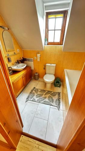 a bathroom with a toilet and a sink and a tub at Drevenička Anička - Liptovská Mara in Liptovský Trnovec