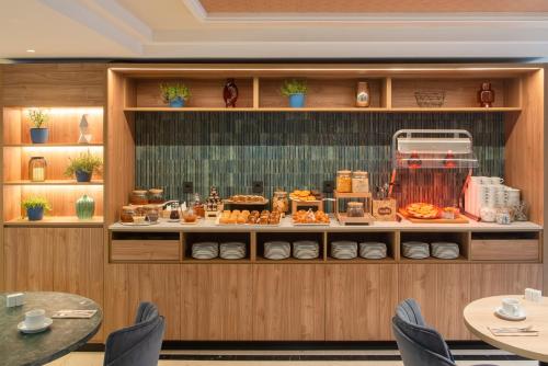 a restaurant with a buffet of food on a shelf at Hotel Madrid Alameda Aeropuerto, Affiliated by Meliá in Madrid