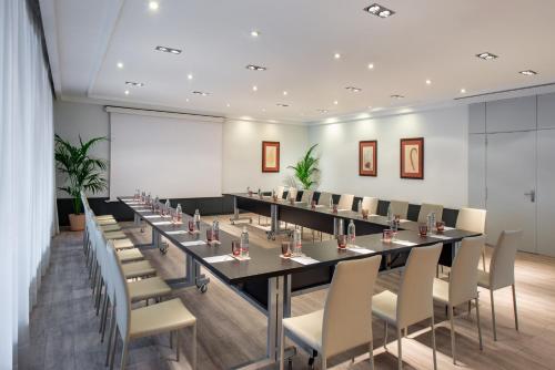 a large conference room with a long table and chairs at Hotel Madrid Alameda Aeropuerto, Affiliated by Meliá in Madrid